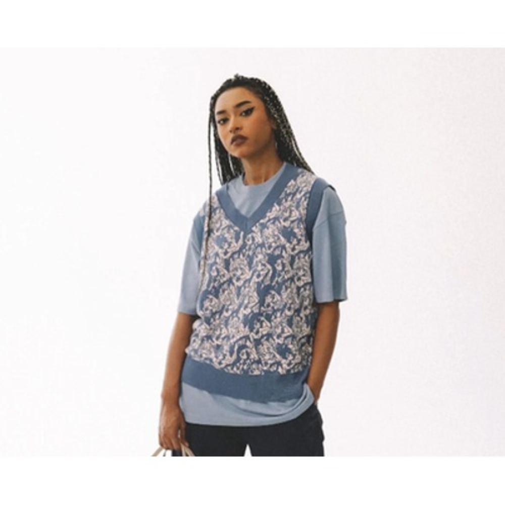 Apari Sweater Vest Womens Small Blue Anime Girl Graphic Knit V Neck Bunny